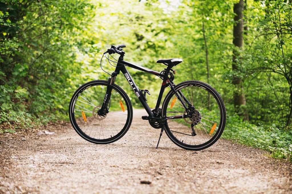 Verschillende fietsen in een winkel in Deventer waar je de juiste fiets kunt kiezen en uitproberen
