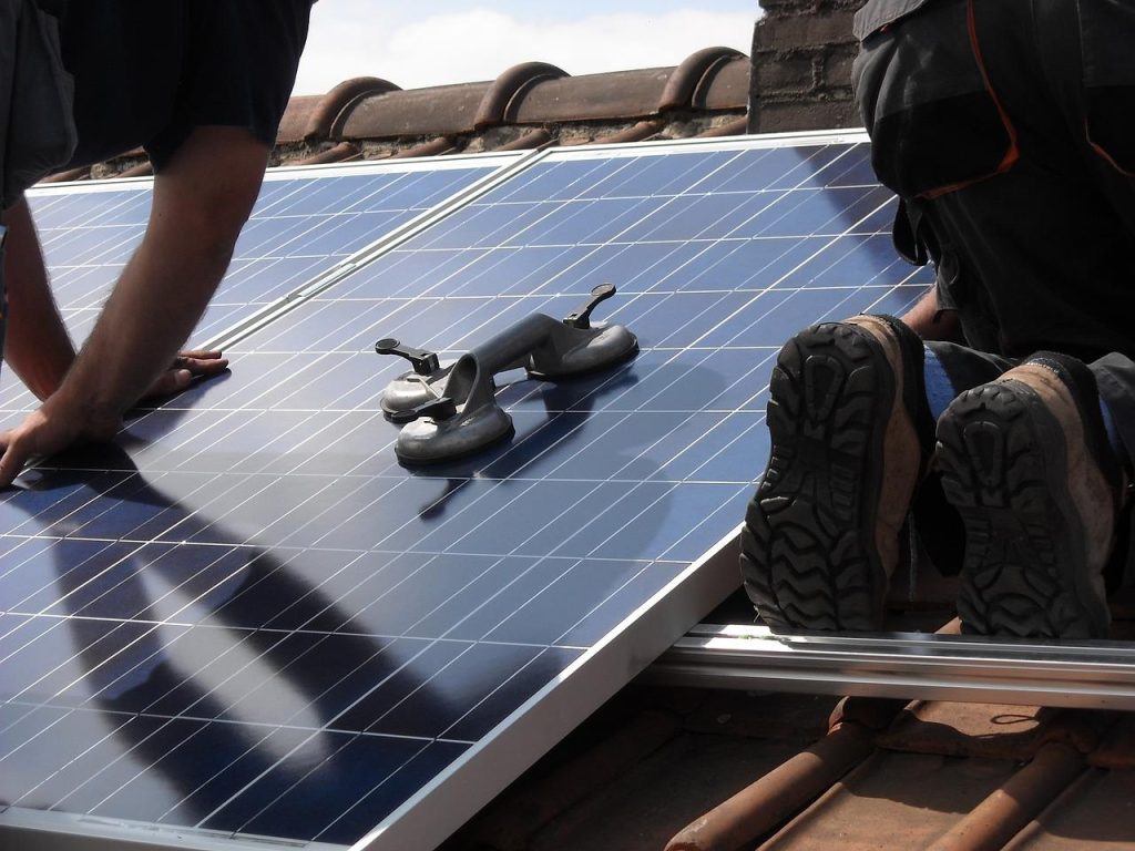 Vergelijking duurzame installaties versus traditionele systemen voor verwarming en koeling