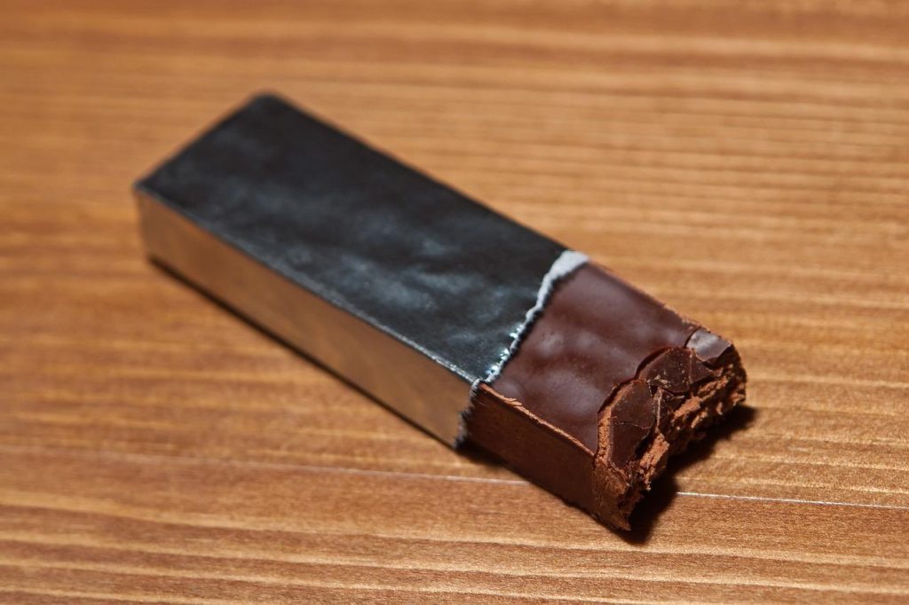 Pure chocolade met hoog cacaogehalte, een gezonde keuze om van de verleidingen van chocolade te genieten zonder schuldgevoel