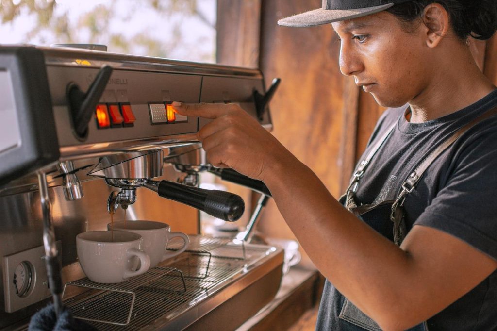 Professionele koffiemachine huren in de horeca met onderhoud inbegrepen en moderne technologie